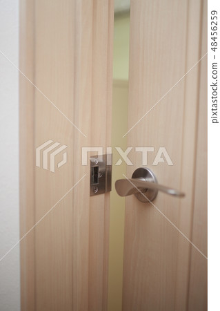 Door (Door knob mansion house single-family entrance and exit door copy door doorway living house) Door (Door knob mansion house single-family entrance and exit door copy door doorway living house) 48456259