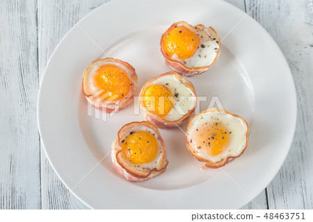 Bacon and egg cups 48463751