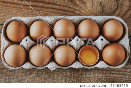 Tray of raw chicken eggs 48463759