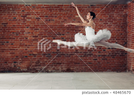 powerful jump in the ballet. powerful jump in the ballet. 48465670