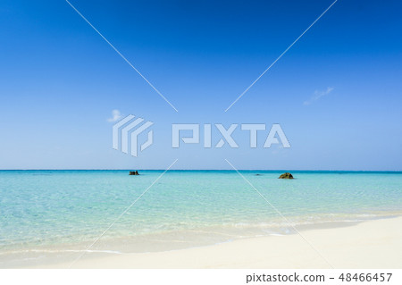 藍色海和天空和白色海灘 48466457