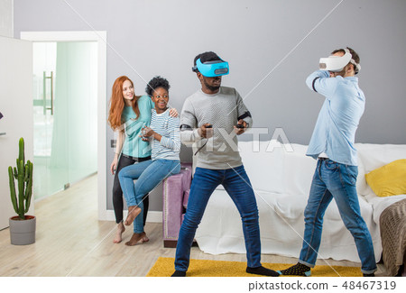International students enjoying together with glasses of virtual reality 48467319
