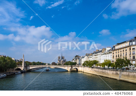 View over the river Seine in Paris, France View over the river Seine in Paris, France 48476068