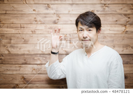 Middle male · Casual · Wood grain 48478121