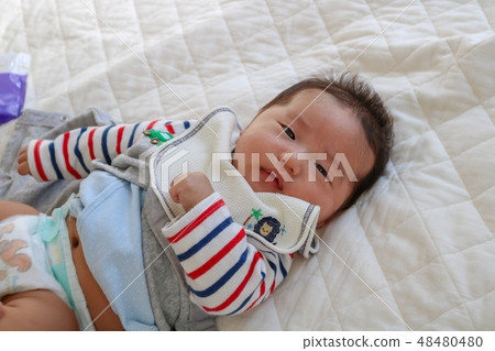 Family photo exchange of father and nappy 48480480