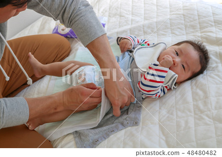 Family photo exchange of father and nappy 48480482