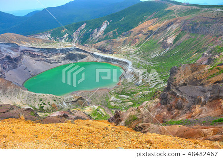 Tohoku·Zao·Zaoyama·從馬小屋中間的避難小屋附近往下看的一個鍋(5) Tohoku·Zao·Zaoyama·從馬小屋中間的避難小屋附近往下看的一個鍋(5) 48482467