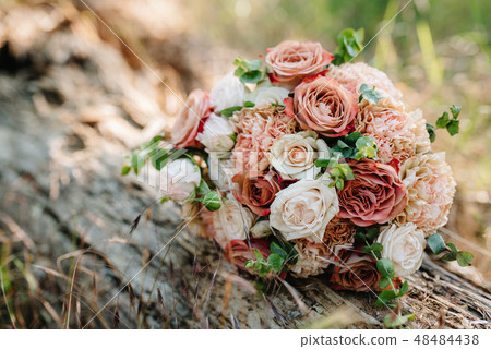wedding bouquet 48484438