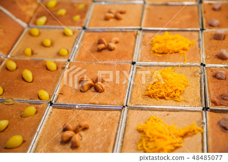 Khanom Mo Kaeng, Thai coconut custard pudding 48485077