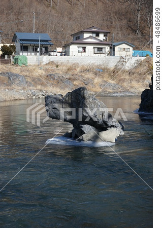 奧博米河的奇怪岩石 48486699