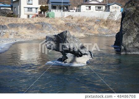 The strange rocks of the Obomi River 48486708