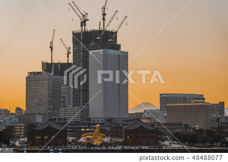 [橫濱紅磚倉庫照亮富士山] 48488077