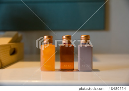 bathroom amenity set 48489334