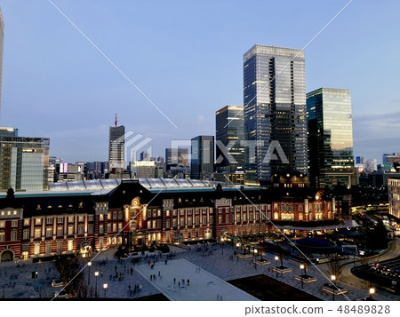 Tokyo station Marunouchi station building wrapped in dusk 48489828
