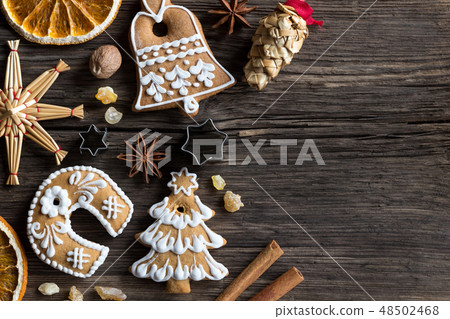 Christmas background with gingerbread cookies 48502468
