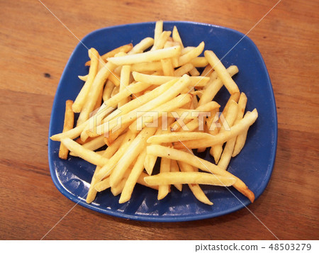 Serving of fries 48503279