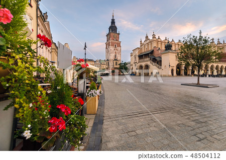Krakow town hall tower in summer morning Krakow town hall tower in summer morning 48504112