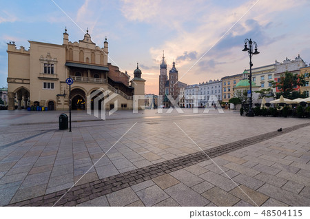 Krakow Rynek Glowny - The main square. Krakow Rynek Glowny - The main square. 48504115