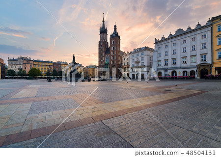 Rynek square in Krakow in the morning Rynek square in Krakow in the morning 48504131