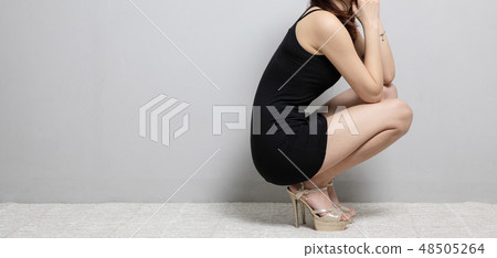 擺出性感的女人 48505264