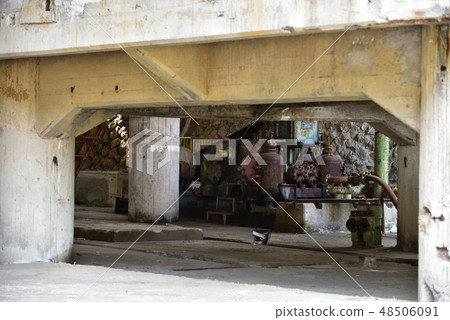 Scenery of machinery that decays in the shrine of Kamiko field 48506091