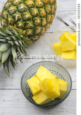 pineapple  48509389