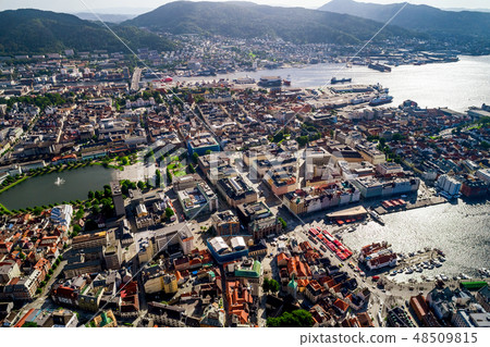Bergen is a city and municipality in Hordaland  48509815