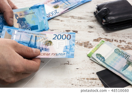 Hands counting banknotes to paying in cash 48510080