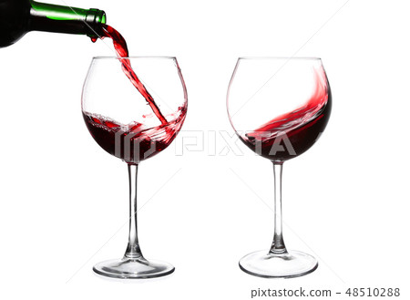 Red wine pouring on white background 48510288