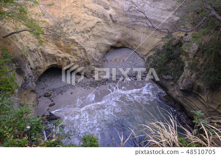 Ryugaku cave 48510705