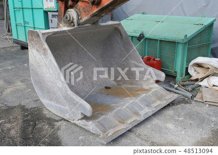 Flat-jaw bucket for hydraulic excavators 48513094