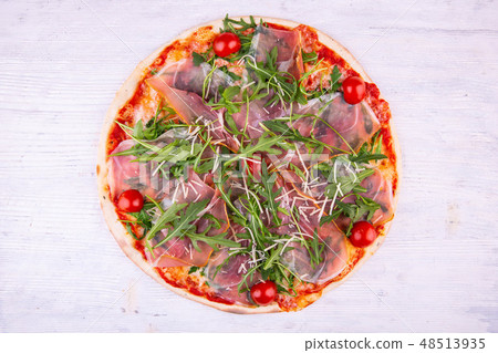 Cherry tomatoes and arugula grated cheese pizza Cherry tomatoes and arugula grated cheese pizza 48513935