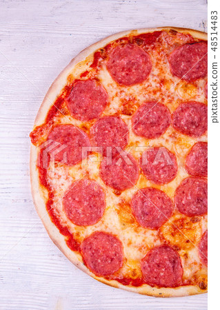 Sausage pizza with cheese of a motsarrel Sausage pizza with cheese of a motsarrel 48514483