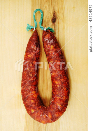 circle of delicious smoked sausage 48514973