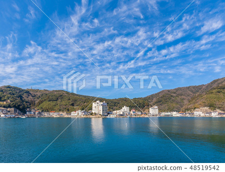 從Mihoseki港口堤岸看到的街道 48519542