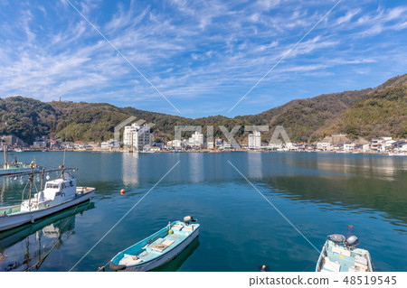 從Mihoseki港口堤岸看到的街道 48519545