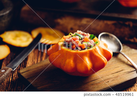 Yellow pattypan squash stuffed with minced meat Yellow pattypan squash stuffed with minced meat 48519961