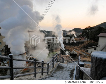 黃昏時霧島溫泉站溫泉的蒸汽很奇妙(鹿兒島) 黃昏時霧島溫泉站溫泉的蒸汽很奇妙(鹿兒島) 48520537