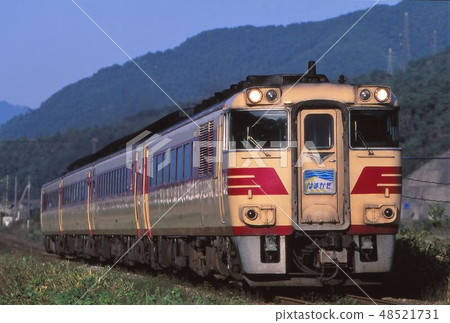 Kiha 181 series limited train hakama kaeda going on the sowing line in early autumn Kiha 181 series limited train hakama kaeda going on the sowing line in early autumn 48521731