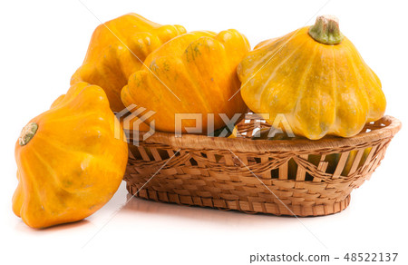 yellow pattypan squash in a wicker basket isolated on white background yellow pattypan squash in a wicker basket isolated on white background 48522137