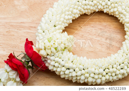 Many Malai off white rak flower in round blossom Many Malai off white rak flower in round blossom 48522289