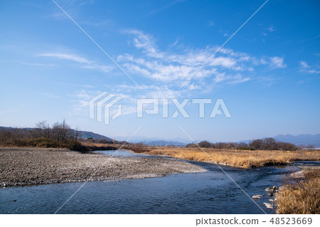 與Karasuwa臼井河交匯點景觀群馬縣高崎市的和田橋交叉口 與Karasuwa臼井河交匯點景觀群馬縣高崎市的和田橋交叉口 48523669