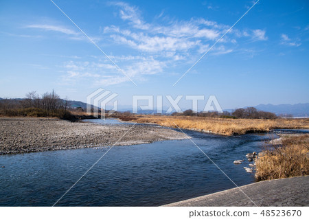 與Karasuwa臼井河交匯點景觀群馬縣高崎市的和田橋交叉口 與Karasuwa臼井河交匯點景觀群馬縣高崎市的和田橋交叉口 48523670