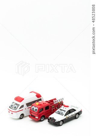 Police car with eyeball seal, ambulance and fire engine: wiggly-eyed emergency cars Police car with eyeball seal, ambulance and fire engine: wiggly-eyed emergency cars 48523808