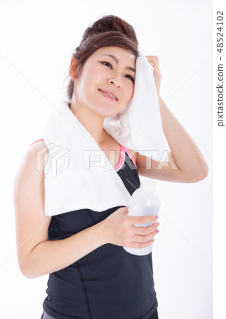 A healthy woman 48524102