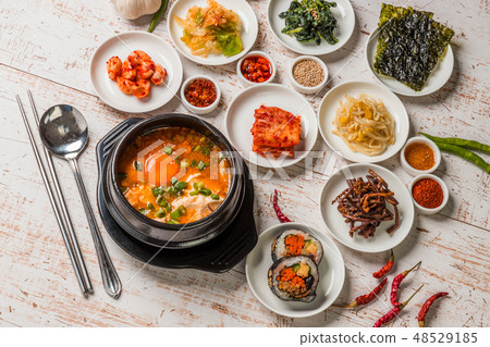 典型的韓國食品典型韓國食品 48529185
