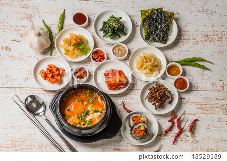 典型的韓國食品典型韓國食品 48529189