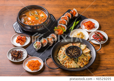 典型的韓國食品典型韓國食品 48529205