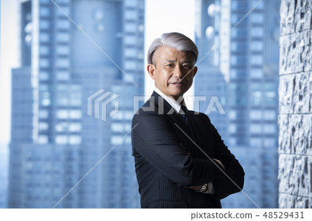 middle businessman 48529431