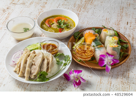 典型的泰國菜典型的泰國菜 48529604